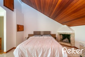 Casa à venda com 163m², 3 dormitórios, 1 suíte, 2 vagas, no bairro Tristeza em Porto Alegre