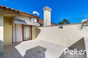 Casa à venda com 163m², 3 dormitórios, 1 suíte, 2 vagas, no bairro Tristeza em Porto Alegre