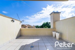 Casa à venda com 163m², 3 dormitórios, 1 suíte, 2 vagas, no bairro Tristeza em Porto Alegre