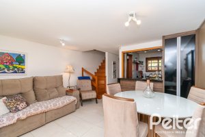 Casa à venda com 163m², 3 dormitórios, 1 suíte, 2 vagas, no bairro Tristeza em Porto Alegre