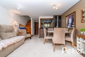 Casa à venda com 163m², 3 dormitórios, 1 suíte, 2 vagas, no bairro Tristeza em Porto Alegre