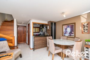 Casa à venda com 163m², 3 dormitórios, 1 suíte, 2 vagas, no bairro Tristeza em Porto Alegre