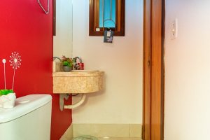 Casa à venda com 163m², 3 dormitórios, 1 suíte, 2 vagas, no bairro Tristeza em Porto Alegre