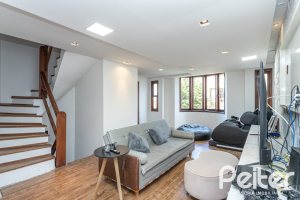 Casa em Condomínio à venda com 182m², 3 dormitórios, 1 suíte, 2 vagas, no bairro Cristal em Porto Alegre