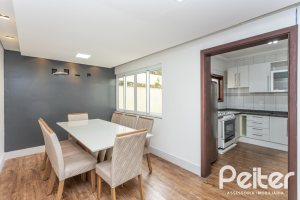 Casa em Condomínio à venda com 182m², 3 dormitórios, 1 suíte, 2 vagas, no bairro Cristal em Porto Alegre