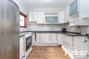 Casa em Condomínio à venda com 182m², 3 dormitórios, 1 suíte, 2 vagas, no bairro Cristal em Porto Alegre