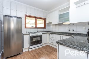 Casa em Condomínio à venda com 182m², 3 dormitórios, 1 suíte, 2 vagas, no bairro Cristal em Porto Alegre