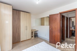 Casa em Condomínio à venda com 182m², 3 dormitórios, 1 suíte, 2 vagas, no bairro Cristal em Porto Alegre