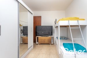 Casa em Condomínio à venda com 182m², 3 dormitórios, 1 suíte, 2 vagas, no bairro Cristal em Porto Alegre