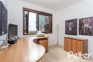 Casa em Condomínio à venda com 182m², 3 dormitórios, 1 suíte, 2 vagas, no bairro Cristal em Porto Alegre