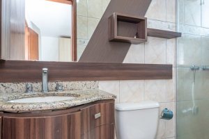 Casa em Condomínio à venda com 182m², 3 dormitórios, 1 suíte, 2 vagas, no bairro Cristal em Porto Alegre