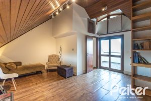 Casa em Condomínio à venda com 182m², 3 dormitórios, 1 suíte, 2 vagas, no bairro Cristal em Porto Alegre