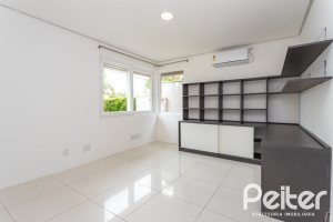 Casa em Condomínio à venda com 463m², 4 dormitórios, 4 suítes, 3 vagas, no bairro Terra Ville em PORTO ALEGRE