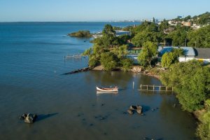 Terreno à venda, no bairro Vila Assunção em Porto Alegre