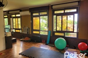 Casa à venda com 205m², 3 dormitórios, 4 vagas, no bairro Tristeza em Porto Alegre