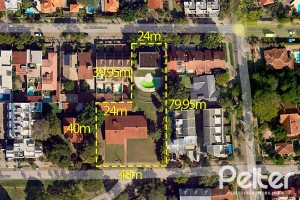 Terreno à venda com 320m², 4 dormitórios, 1 suíte, 6 vagas, no bairro Vila Assunção em Porto Alegre