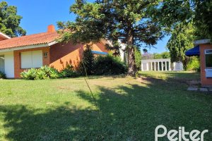 Terreno à venda com 320m², 4 dormitórios, 1 suíte, 6 vagas, no bairro Vila Assunção em Porto Alegre