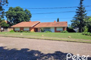 Terreno à venda com 320m², 4 dormitórios, 1 suíte, 6 vagas, no bairro Vila Assunção em Porto Alegre