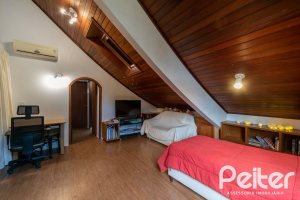 Casa em Condomínio à venda com 565m², 5 dormitórios, 3 suítes, 4 vagas, no bairro Cavalhada em Porto Alegre