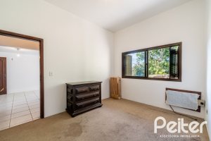 Casa em Condomínio à venda com 565m², 5 dormitórios, 3 suítes, 4 vagas, no bairro Cavalhada em Porto Alegre