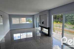 Casa em Condomínio à venda com 297m², 4 dormitórios, 4 suítes, 3 vagas, no bairro Alphaville em PORTO ALEGRE