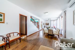 Casa em Condomínio à venda com 495m², 3 dormitórios, 1 suíte, 5 vagas, no bairro Nonoai em Porto Alegre