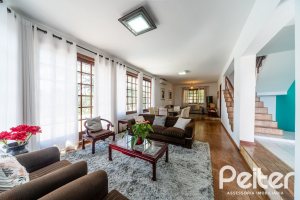 Casa em Condomínio à venda com 495m², 3 dormitórios, 1 suíte, 5 vagas, no bairro Nonoai em Porto Alegre