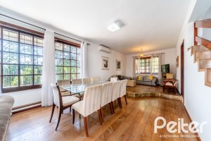 Casa em Condomínio à venda com 495m², 3 dormitórios, 1 suíte, 5 vagas, no bairro Nonoai em Porto Alegre