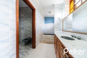 Casa em Condomínio à venda com 495m², 3 dormitórios, 1 suíte, 5 vagas, no bairro Nonoai em Porto Alegre