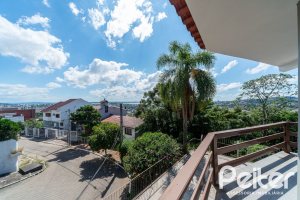 Casa em Condomínio à venda com 495m², 3 dormitórios, 1 suíte, 5 vagas, no bairro Nonoai em Porto Alegre