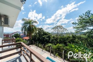 Casa em Condomínio à venda com 495m², 3 dormitórios, 1 suíte, 5 vagas, no bairro Nonoai em Porto Alegre