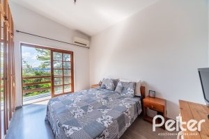 Casa em Condomínio à venda com 495m², 3 dormitórios, 1 suíte, 5 vagas, no bairro Nonoai em Porto Alegre