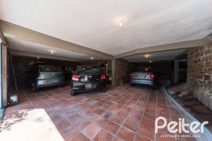 Casa em Condomínio à venda com 495m², 3 dormitórios, 1 suíte, 5 vagas, no bairro Nonoai em Porto Alegre