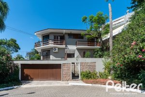Casa em Condomínio à venda com 495m², 3 dormitórios, 1 suíte, 5 vagas, no bairro Nonoai em Porto Alegre