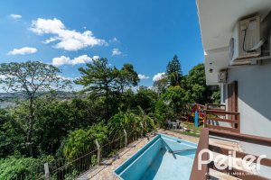 Casa em Condomínio à venda com 495m², 3 dormitórios, 1 suíte, 5 vagas, no bairro Nonoai em Porto Alegre