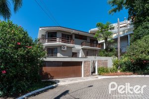 Casa em Condomínio à venda com 495m², 3 dormitórios, 1 suíte, 5 vagas, no bairro Nonoai em Porto Alegre