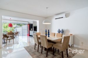 Casa em Condomínio à venda com 239m², 4 dormitórios, 4 suítes, 4 vagas, no bairro Terra Ville em Porto Alegre