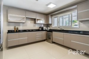 Casa em Condomínio à venda com 239m², 4 dormitórios, 4 suítes, 4 vagas, no bairro Terra Ville em Porto Alegre