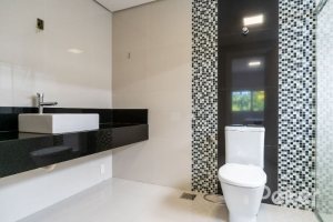 Casa em Condomínio à venda com 239m², 4 dormitórios, 4 suítes, 4 vagas, no bairro Terra Ville em Porto Alegre