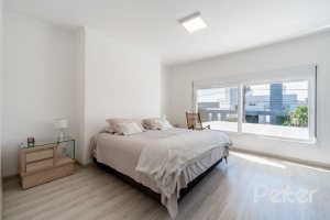 Casa em Condomínio à venda com 239m², 4 dormitórios, 4 suítes, 4 vagas, no bairro Terra Ville em Porto Alegre