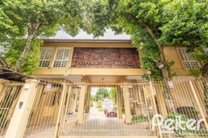 Casa em Condomínio à venda com 160m², 3 dormitórios, 1 suíte, 2 vagas, no bairro Tristeza em PORTO ALEGRE