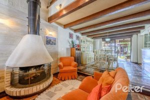 Casa à venda com 238m², 4 dormitórios, 1 suíte, 2 vagas, no bairro Ipanema em Porto Alegre