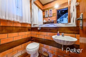 Casa à venda com 238m², 4 dormitórios, 1 suíte, 2 vagas, no bairro Ipanema em Porto Alegre