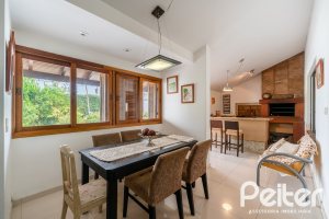 Casa à venda com 290m², 3 dormitórios, 3 suítes, 3 vagas, no bairro Ipanema em Porto Alegre