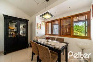 Casa à venda com 290m², 3 dormitórios, 3 suítes, 3 vagas, no bairro Ipanema em Porto Alegre