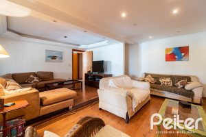 Casa à venda com 290m², 3 dormitórios, 3 suítes, 3 vagas, no bairro Ipanema em Porto Alegre