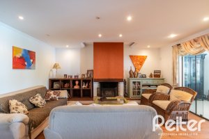 Casa à venda com 290m², 3 dormitórios, 3 suítes, 3 vagas, no bairro Ipanema em Porto Alegre