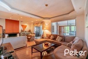 Casa à venda com 290m², 3 dormitórios, 3 suítes, 3 vagas, no bairro Ipanema em Porto Alegre