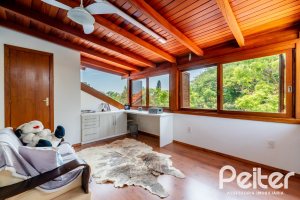 Casa à venda com 290m², 3 dormitórios, 3 suítes, 3 vagas, no bairro Ipanema em Porto Alegre