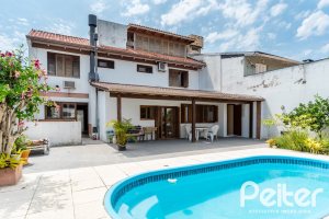 Casa à venda com 290m², 3 dormitórios, 3 suítes, 3 vagas, no bairro Ipanema em Porto Alegre